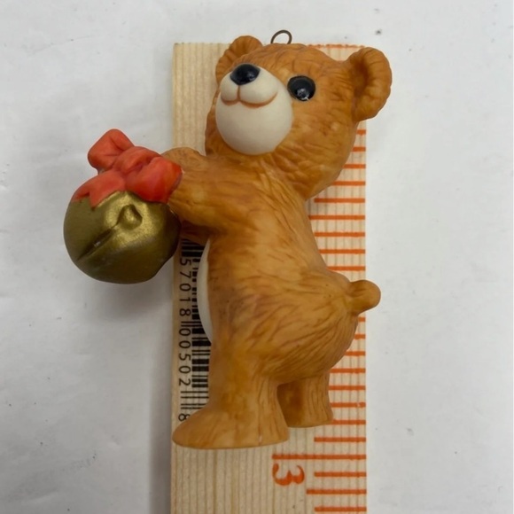 Hallmark 1984 “Cinnamon Bear” Porcelain Keepsake Vintage Ornament - Picture 2 of 9
